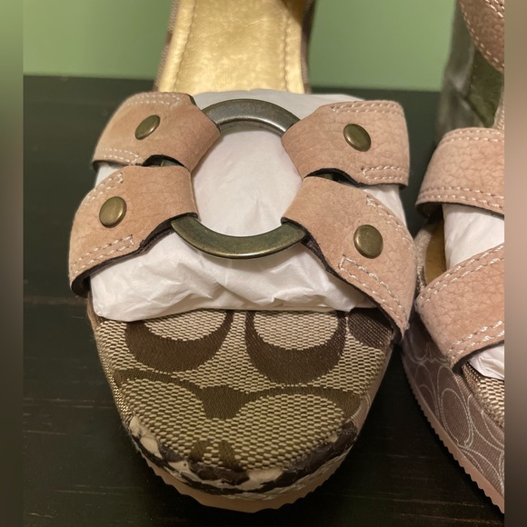 Pristine condition. Coach Kallista Tan Signature Multi-patch Wedge Women’s 7.5 - Picture 5 of 15